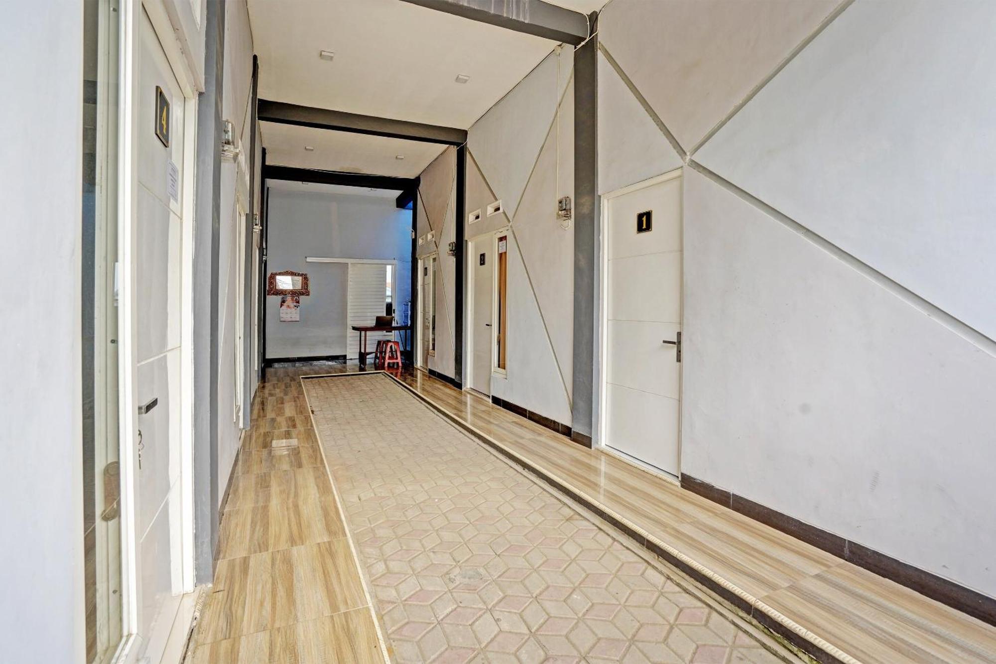 Oyo Life 91866 Paradise Ok Kost Syariah Mojokerto Extérieur photo